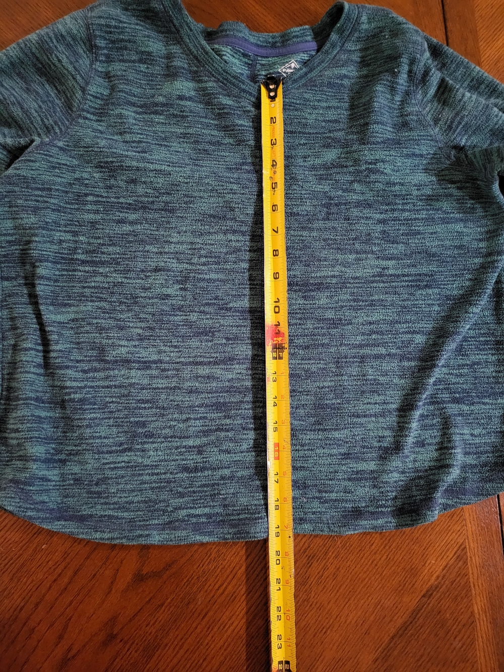 St John’s Bay Petite PL Green Heathered V-Neck Sweater - Picture 2 of 7